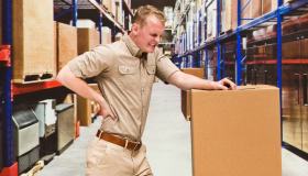 Mal di schiena? Quando è possibile assentarsi dal lavoro e cosa comunicare in azienda