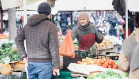 Procedure, obblighi e permessi per diventare venditore ambulante