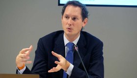 Exor, la virata degli Agnelli-Elkann: dalle auto alla Sanità privata