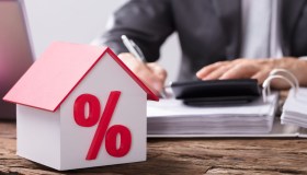 La BCE alza i tassi al 4%. Impatto pesante su mutui e prestiti