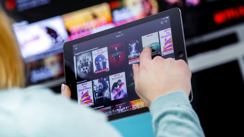 Netflix, scattano gli aumenti sugli abbonamenti: i nuovi prezzi
