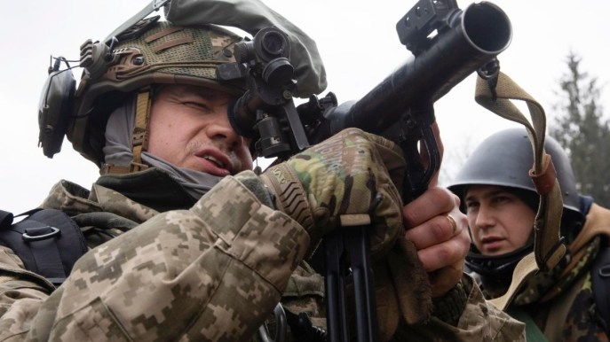 Usa, altri 100 milioni e missili all’Ucraina. “Così si rischia guerra infinita”