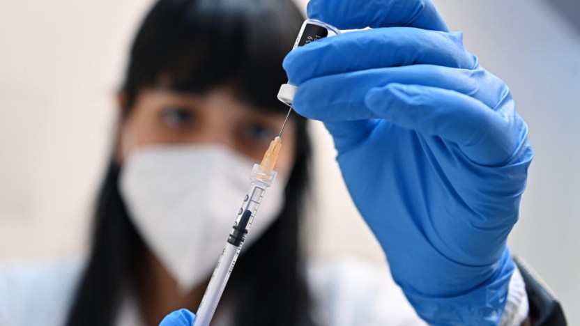 Vaccino, quarta dose al via: chi la deve fare subito e chi no