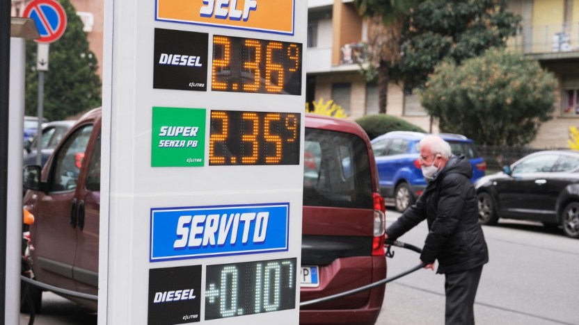 Cingolani ora vuole l'”accisa mobile” sul carburante: ecco cos’è