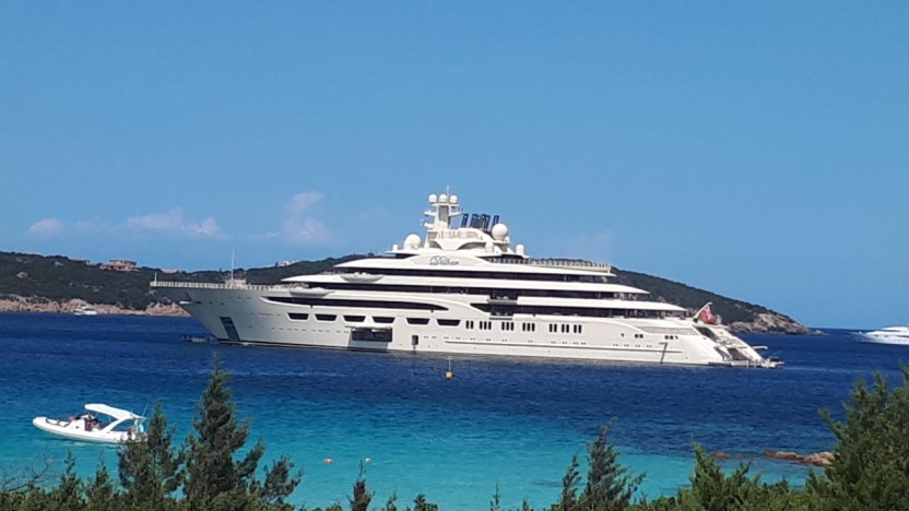 Oligarchi russi, scattano i primi sequestri dei mega yacht: quanto valgono