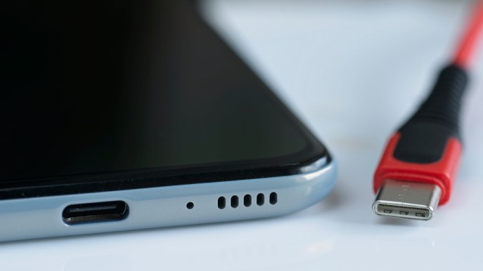 Caricabatterie universale per tutti: la decisione dell’UE