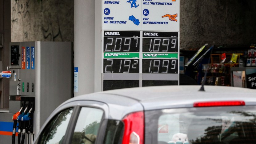 Benzina alle stelle, prezzi record: nuovi interventi in arrivo dal governo