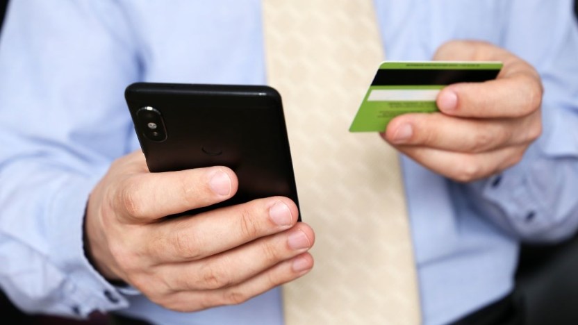 Sembra un’offerta di lavoro ma è una truffa: attenti al finto sms