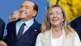 Prezzo carburanti: Forza Italia rivuole sconto accise, Meloni furiosa