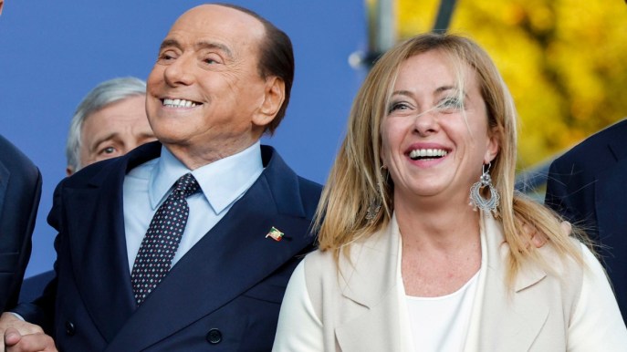 Prezzo carburanti: Forza Italia rivuole sconto accise, Meloni furiosa
