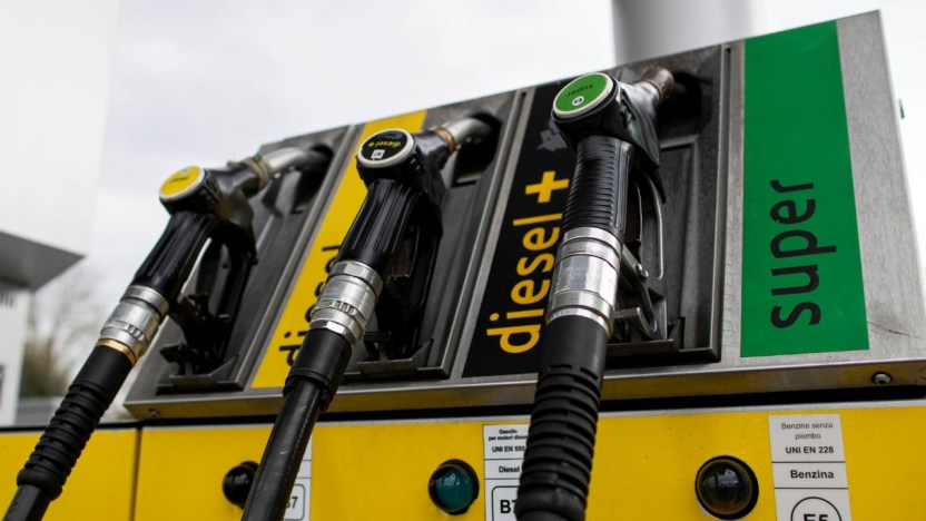 Governo taglia lo sconto sulle accise: ecco quanto costerà la benzina
