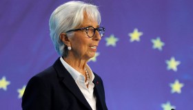 Lagarde prende le distanze dalla Fed: “Agiremo quando è il momento”