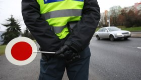 Multe in base al reddito e ritiro patente a vita: la proposta