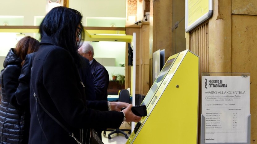 Maxi taglio al reddito di cittadinanza: a chi verrà tolto subito