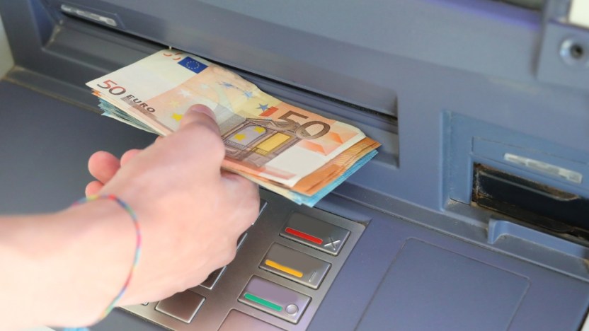 Bancomat, aumentano le commissioni sui prelievi?