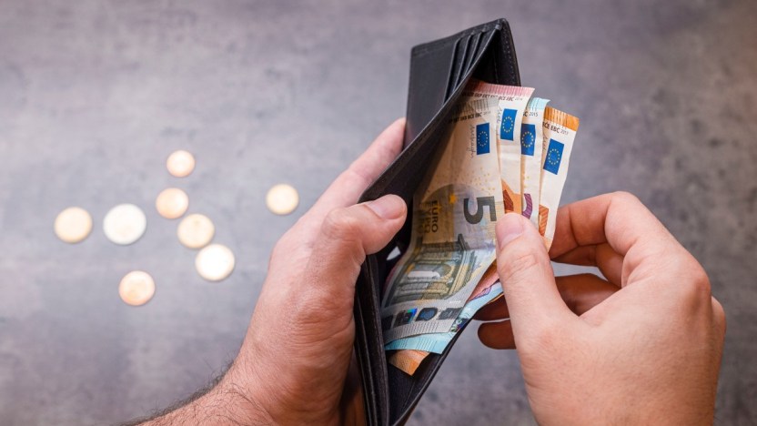 Crollano i salari in Italia: chi è più colpito dalla crisi