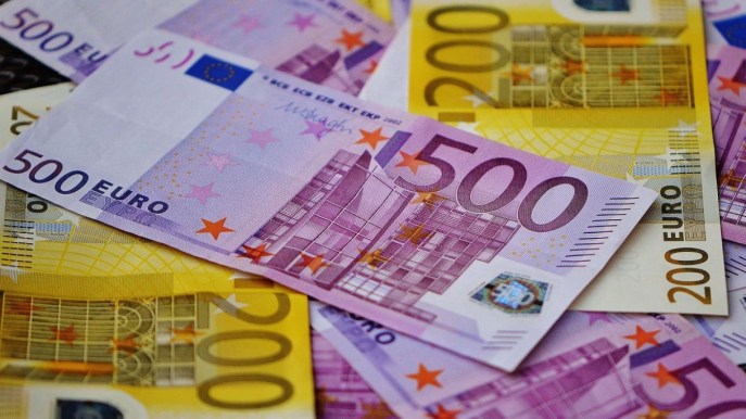 Inflazione, famiglie sempre più povere: risparmi giù, potere d’acquisto a picco