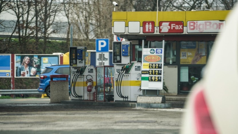 Non solo benzina, stangata anche sui prezzi del diesel: aumenti record