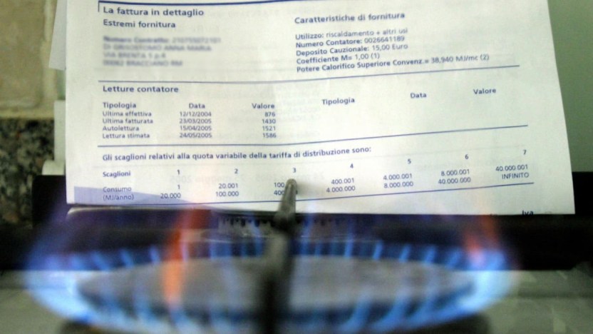 Bollette luce e gas, sconti a chi consuma di meno: gli aiuti