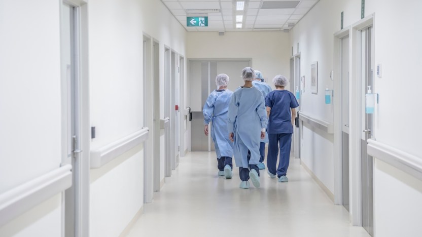 Ospedali al collasso: la nuova emergenza tra Covid e influenza