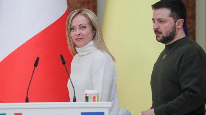 Meloni, discorso “da leader” a Zelensky? Russia pronta all’atomica?