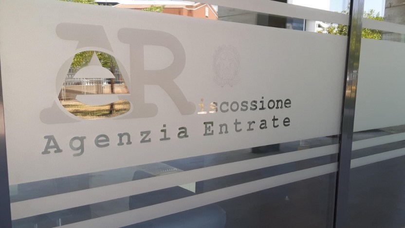 Bufera sul bar dell’Agenzia delle Entrate: ecco cosa fa