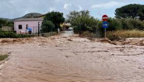 Un’altra regione piegata dall’alluvione: frane e esondazioni