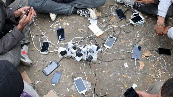 Cos’è questa storia dell’obbligo di batterie green per gli smartphone