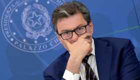 Pensioni, Giorgetti frena sulla riforma: perché non si può fare