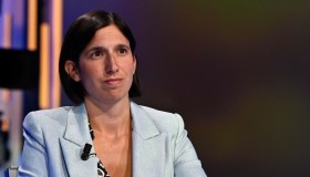 Pd in caduta libera, Schlein ha un problema: “Chi la capisce?”