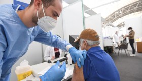 Covid, nuovi vaccini in arrivo a inizio ottobre. Si pagheranno?