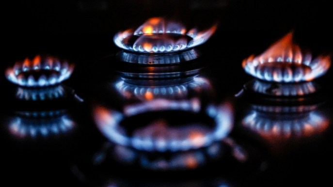 Bollette luce e gas, Arera ai cittadini: “Non accettate offerte al telefono”