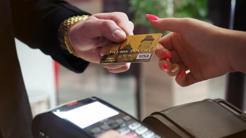 Carta Adi, dalle sigarette ai gioielli: cosa non si può comprare e cosa sì