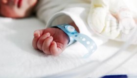 Meningite batterica uccide bimbo di sette mesi: quali sono i sintomi e le misure preventive che abbiamo?