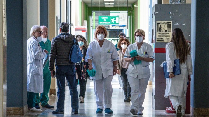 Gli italiani residenti all’estero dovranno pagare il Ssn: la proposta di legge