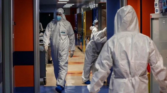 Covid, arriva in Italia la nuova variante BA.2.87.1 scoperta in Sudafrica: i sintomi