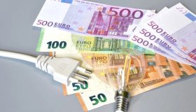 Mercato libero, tanti italiani cambiano fornitore: +14,8% nel settore elettrico, +11,5% per il gas
