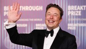Elon Musk a sorpresa in Cina. E Tesla ottiene l’autorizzazione per la sicurezza dei dati