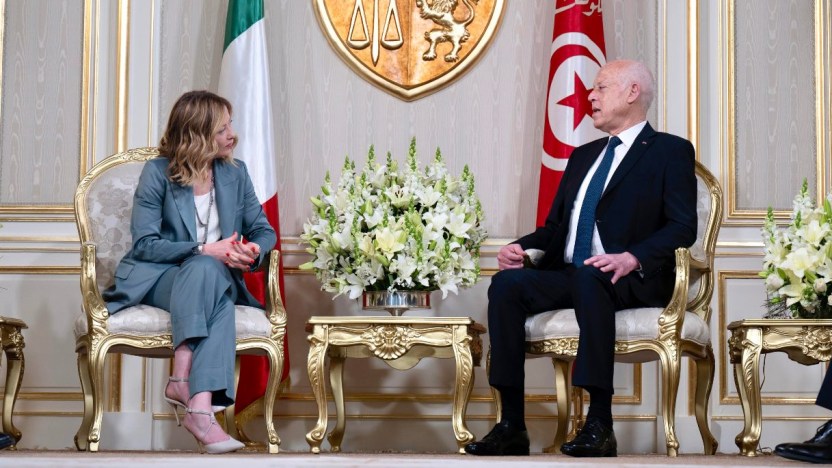 Meloni in Tunisia firma un nuovo accordo con il presidente Saied: le opportunità per l’Italia