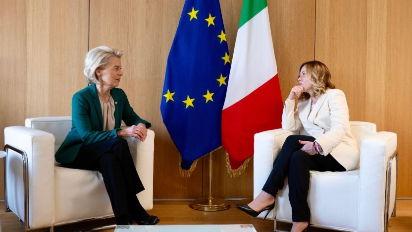 Meloni al Consiglio Ue: “A giugno un’altra Europa, Draghi ora è filosofia”. E applaude Letta