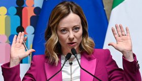 Schlein e Meloni in calo nei sondaggi, Renzi ha un piano per le europee