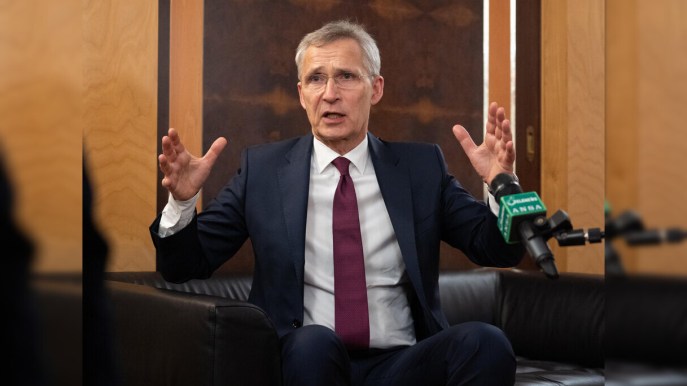 Nato, “sì agli attacchi ucraini in Russia”: cosa c’è dietro la crociata di Stoltenberg