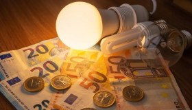 Mercato tutelato, 1 italiano su 4 non sa nulla della scadenza e paga 343 euro in più in bolletta
