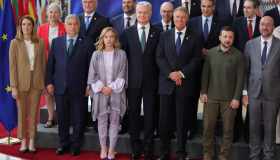 Consiglio Ue, via libera alle nomine: Meloni si astiene su von der Leyen ma vota contro Costa e Kallas