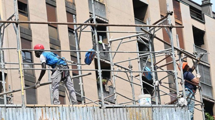 Mutui, scendono i tassi di interese a maggio: cosa conviene tra fisso e variabile