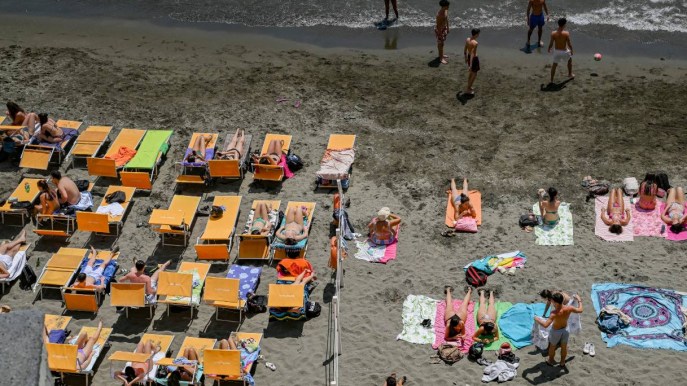 Vacanze, rincari anche del 20% per l’estate 2024: dai traghetti ai voli, tutti gli aumenti