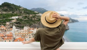 Vacanze pagate dal datore di lavoro, la nuova frontiera del welfare aziendale: come funziona