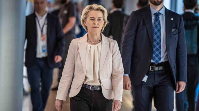 Ursula von der Leyen, secondo mandato tra l’incertezza di FdI e la condanna della Corte