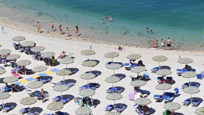 Sciopero balneari, venerdì 9 agosto ombrelloni chiusi contro il Governo: gli orari e cosa sapere