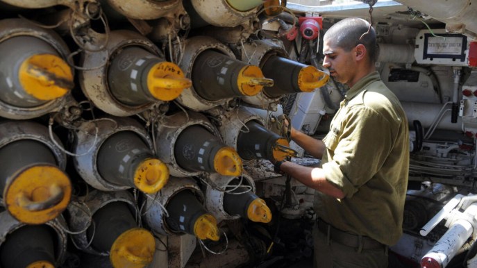 Israele moltiplica i fronti di guerra e attacca (di nuovo) anche in Siria: perché?